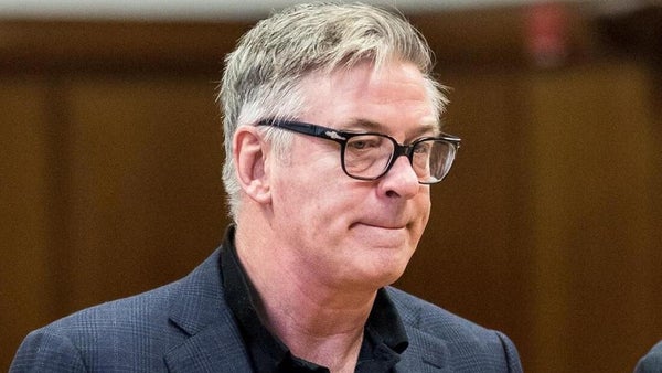 Alec Baldwin, acusado de homicidio involuntario por la muerte Halyna Hutchins