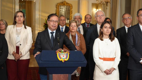 Petro saca del gobierno a los ministros de educación, cultura y deporte