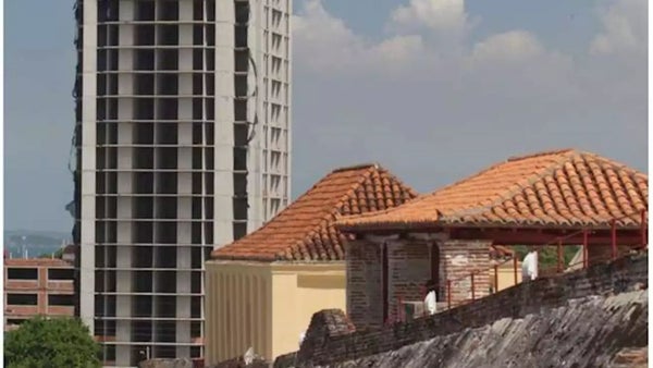Juez ordena demoler edificio ubicado frente a castillo en Cartagena de Indias Juez ordena demoler edificio ubicado frente a castillo en Cartagena de Indias