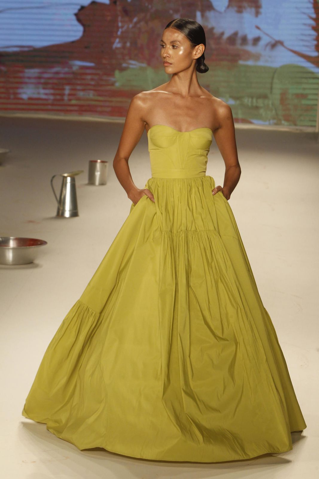 El expresionismo abstracto abre Colombiamoda entre pinceladas, arte y volumen