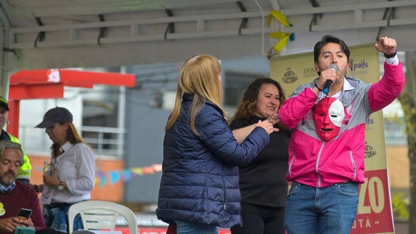 Candidatos a Alcaldía de Bogotá protagonizan interrumpido debate
