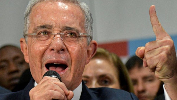 Uribe contesta a Petro que su Gobierno tomó «decisiones oportunas» ante «falsos positivos»